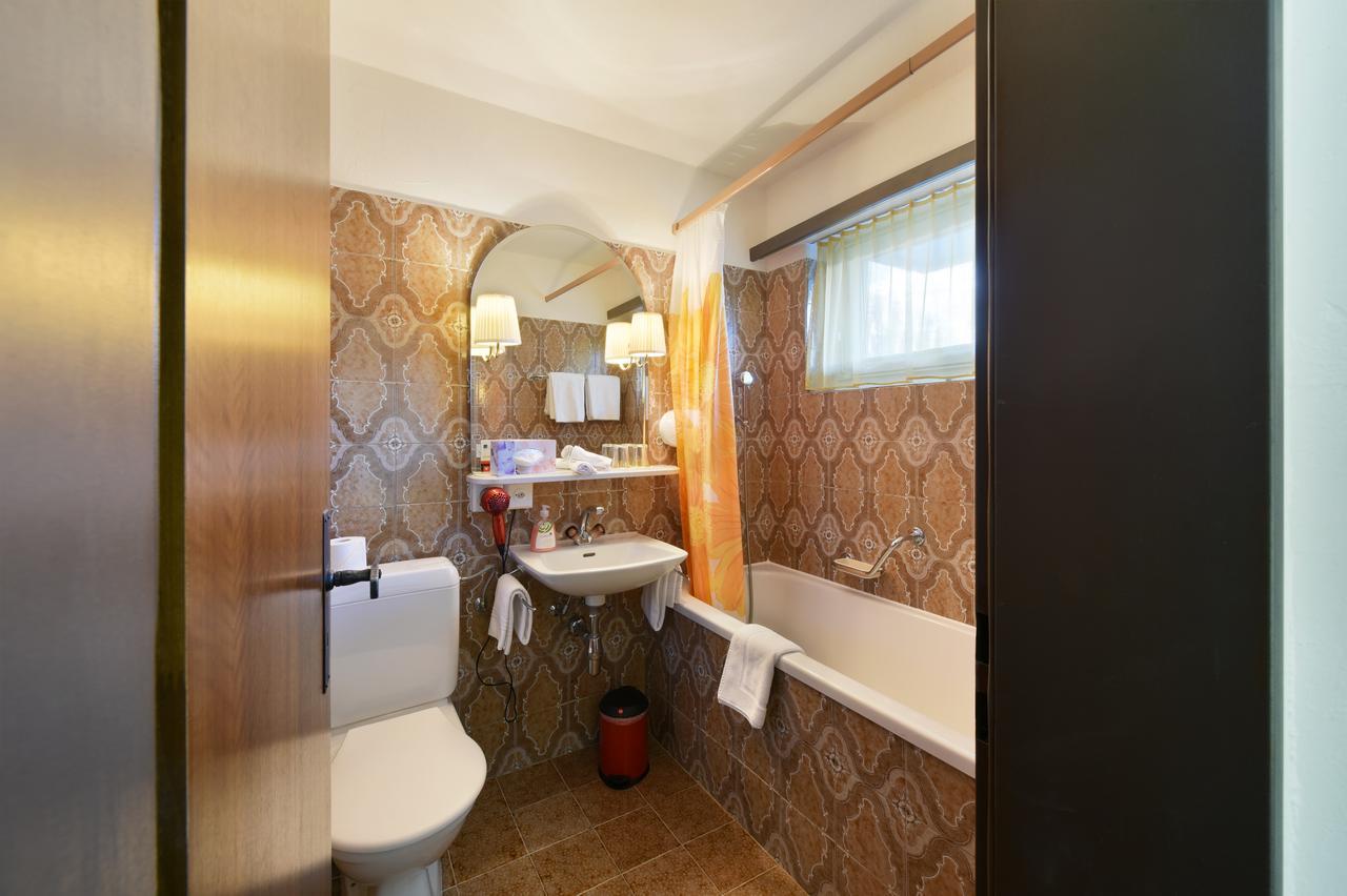 Schlosshotel - Self Check-In Hotel Brig Exterior photo